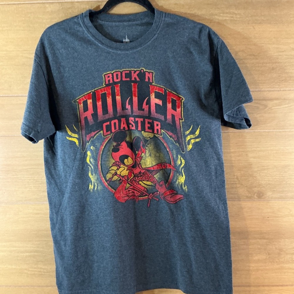 Disney Rock 'N Roller Coaster Graphic Tee Men’s Med Gray w/ Red & Yellow Print